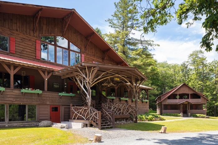 Breaking Travel News investigates: Urban Cowboy Lodge in the Catskills | Focus