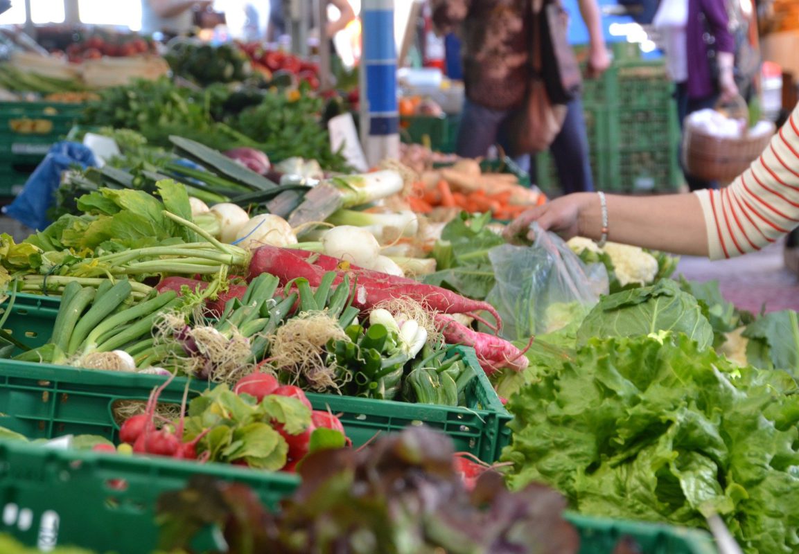 shopping local on a Hawaii vacation