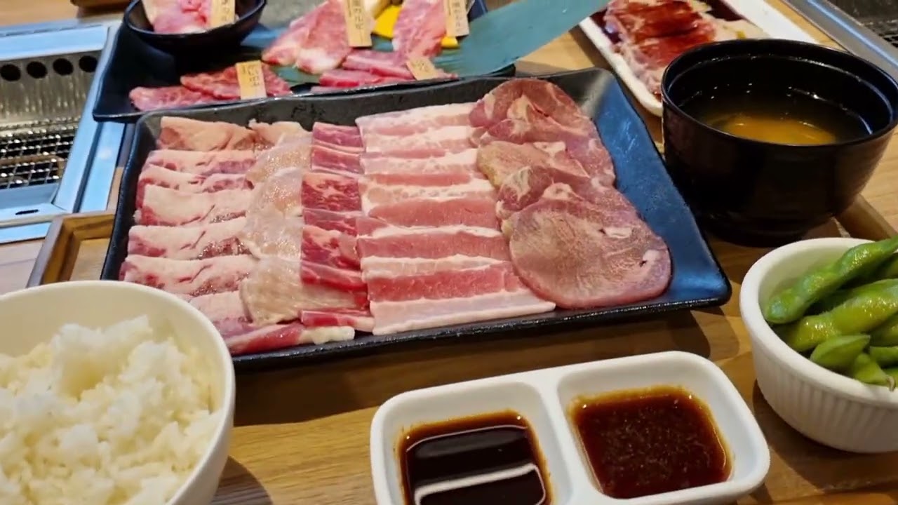 Singapore Travel Guide, What to Eat in SIngapore? Hey Yakiniku BBQ meat