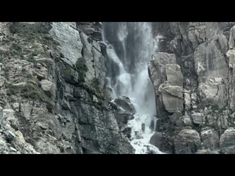 Satluj river ਹਿਮਾਚਲ ਨੂੰ ਕੁਦਰਤ ਨੇ ਕੀ ਦੇ ਰੱਖਿਆ । #satlujriver #chitkul #chitkulvillage #river #vlogs